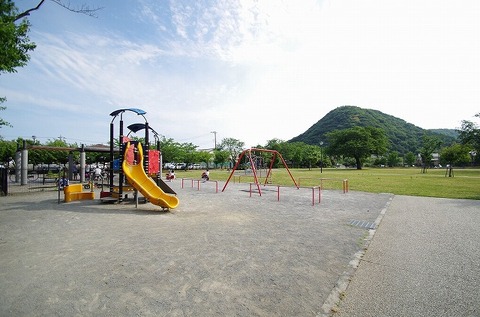桜ヶ丘公園　距離約250m
