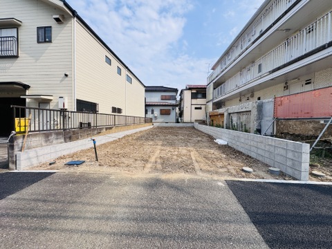 住宅街にある更地の土地物件です
