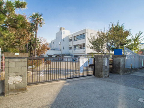 狛江市立狛江第三小学校　距離約450m