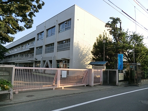 調布市立第三小学校　距離約350m