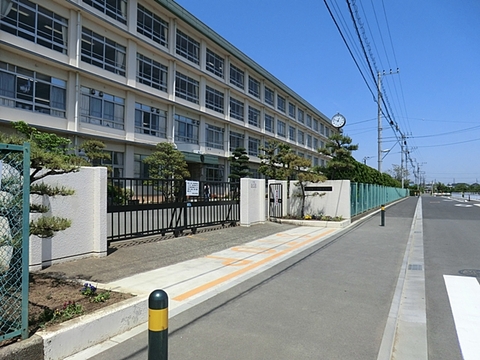 平塚市立大住中学校　距離約2300m