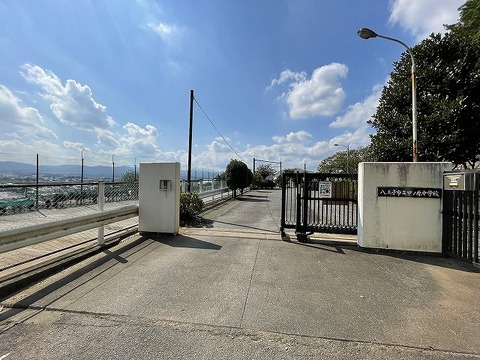 八王子市立甲ノ原中学校　距離約640m