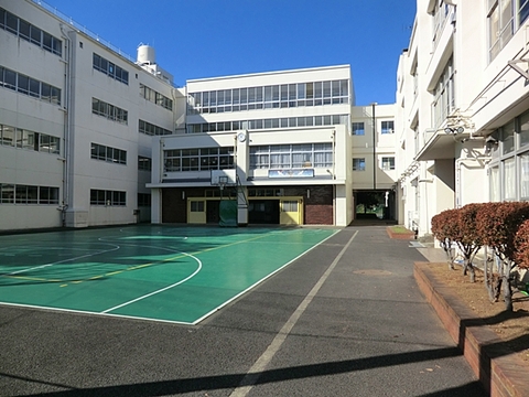横浜市立日吉台西中学校　距離約1500m
