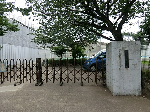 藤沢市立本町小学校　距離約1200m