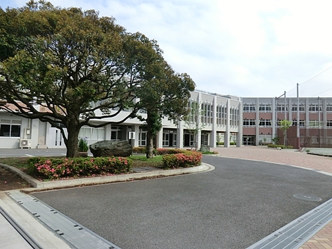 藤沢市立第一中学校　距離約500m