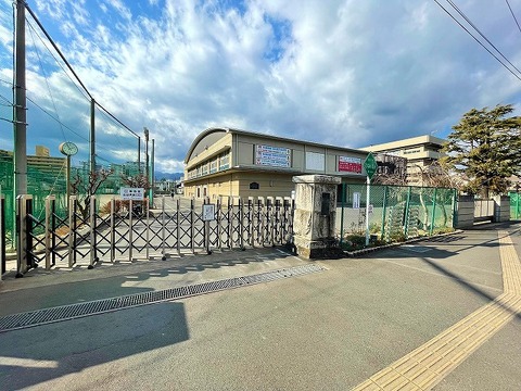 厚木市立厚木小学校　距離約800m