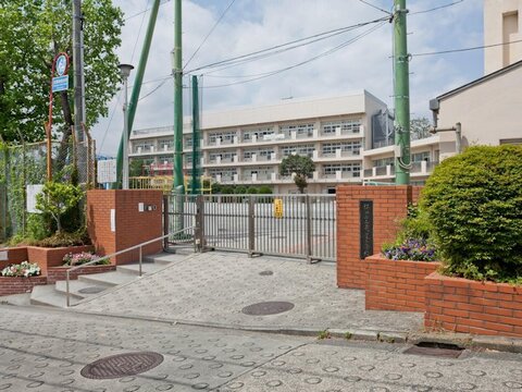 横浜市立市ケ尾小学校　距離約400m