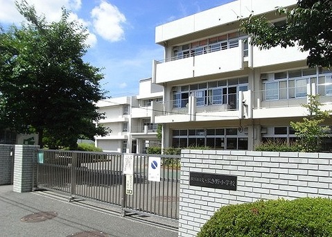 横浜市立いぶき野小学校　距離約500m