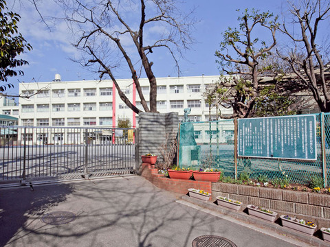 横浜市立長津田小学校まで約330m