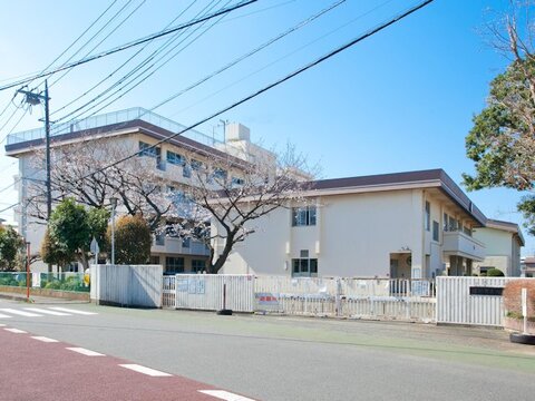 座間市立旭小学校　距離約240m