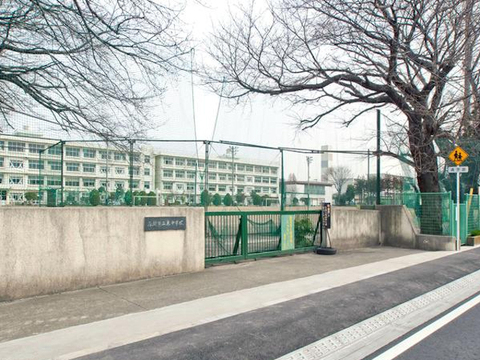 座間市立東中学校　距離約300m