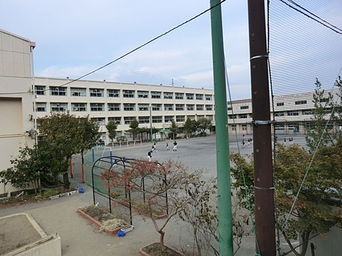横浜市立坂本小学校　距離約900m