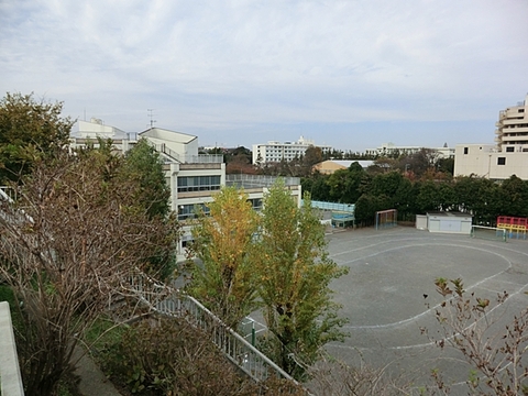 横浜市立中尾小学校　距離約650m