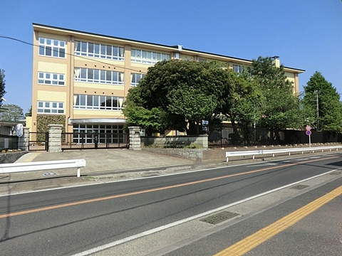 綾瀬市立綾瀬小学校　距離約1000m