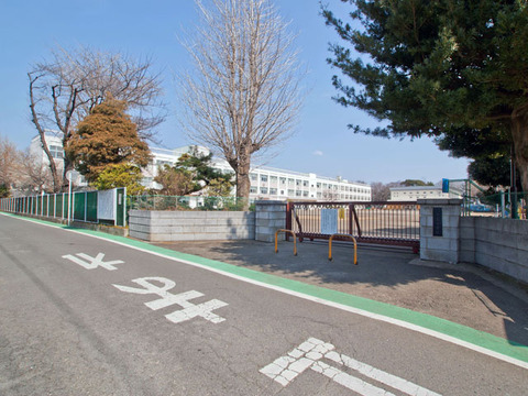 大和市立深見小学校　距離約450m