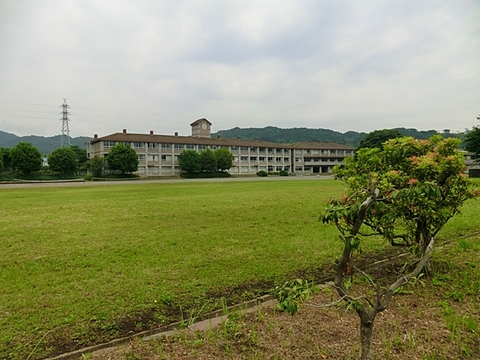相模原市立中沢中学校　距離約550m