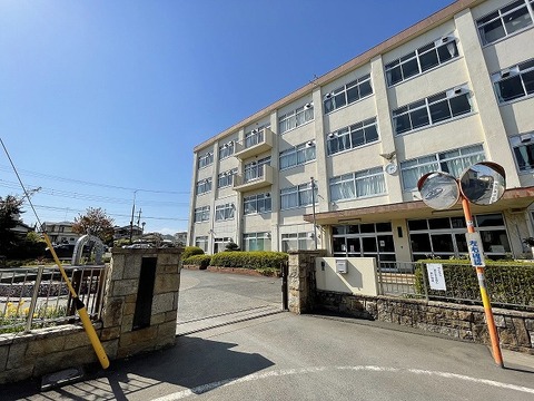 八王子市立第七中学校　距離約900m
