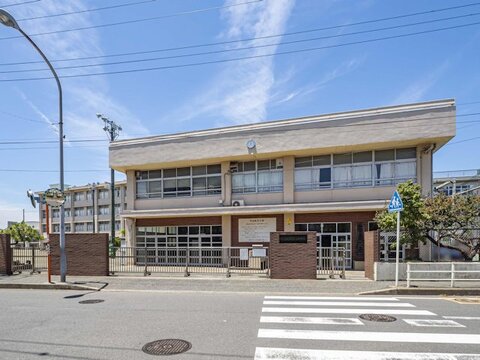 横浜市立南瀬谷中学校　距離約1600m