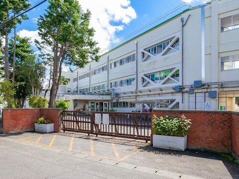 日野市立日野第四小学校　距離約140m