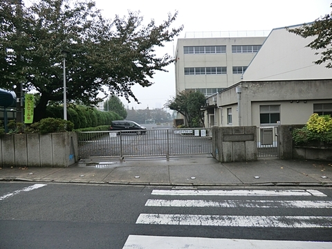 横浜市立浦島小学校まで約300m