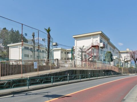 八王子市立川口小学校　距離約700m