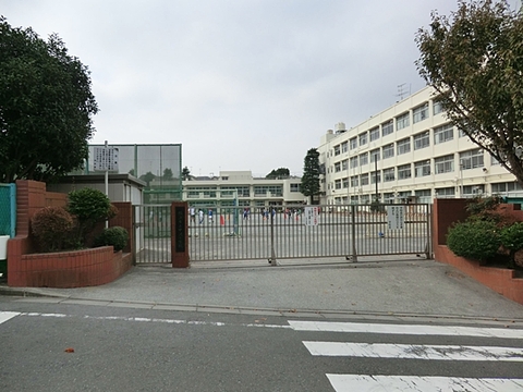 横浜市立中沢小学校　距離約400m