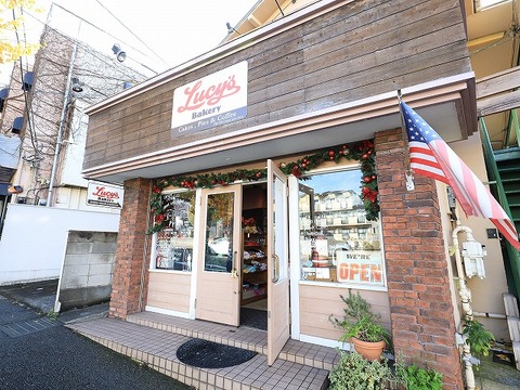 ルーシーズベーカリー　距離約450m