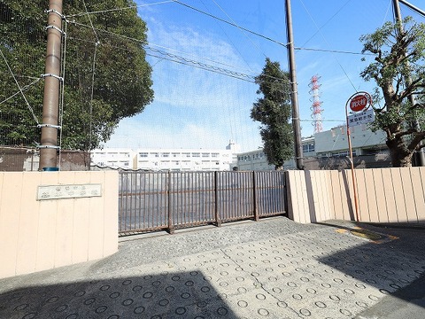 横浜市立谷本中学校　距離約300m