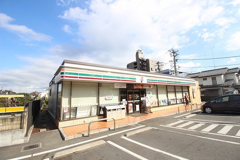 セブンイレブン　相模原淵野辺本町4丁目店　距離約190m