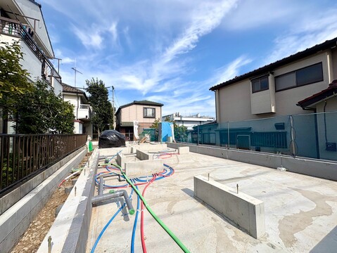 建設中の住宅地、基礎工事が進んでいる現場です