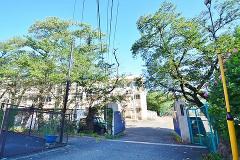 八王子市立由井第三小学校　　距離約1200m