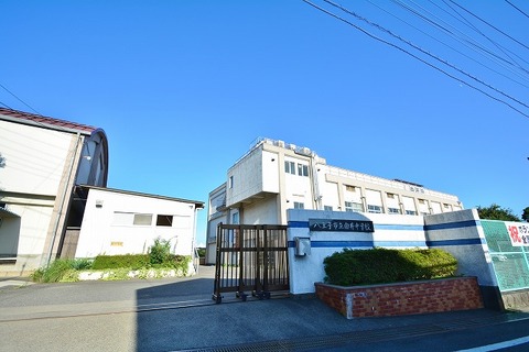 八王子市立由井中学校　距離約450m