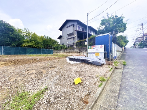 住宅地の整地された土地の様子