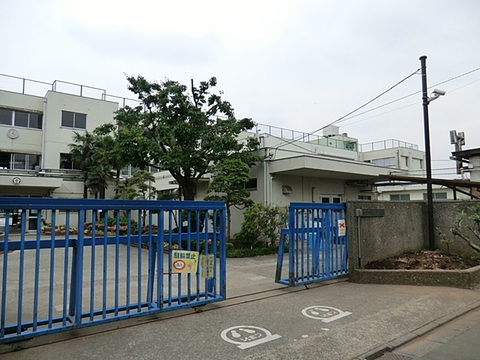 世田谷区立喜多見小学校まで約400m