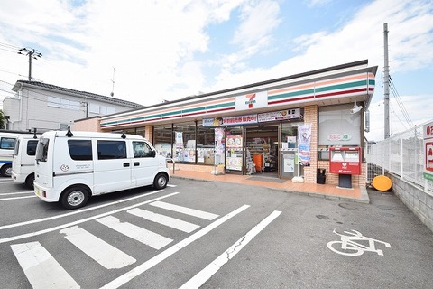 セブンイレブン　八王子絹ヶ丘1丁目店　距離約1000m