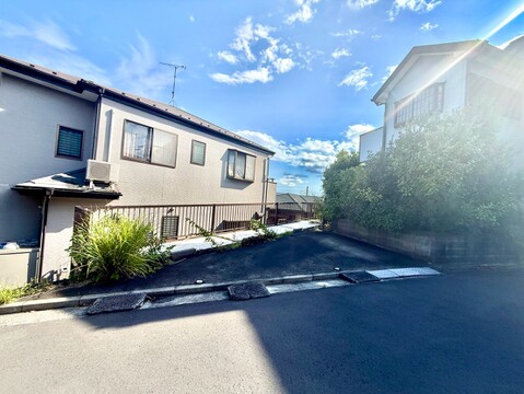 住宅街の一角にある駐車スペース