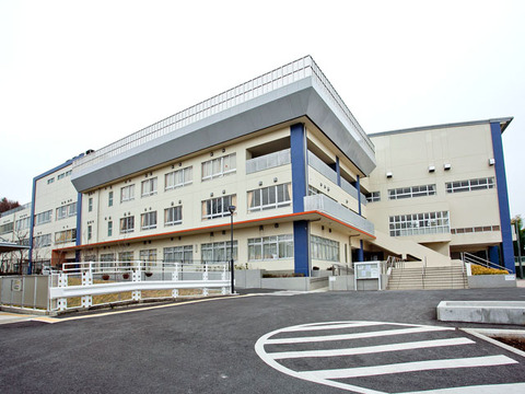 川崎市立柿生中学校　距離約720m