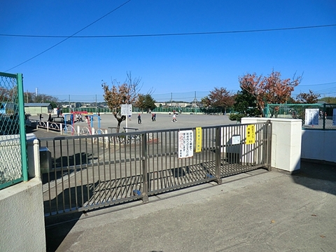 横浜市立鴨志田第一小学校　距離約300m