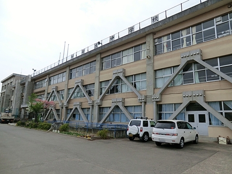 日野市立七生中学校　距離約1100m