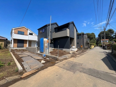 住宅街にある戸建て住宅の外観