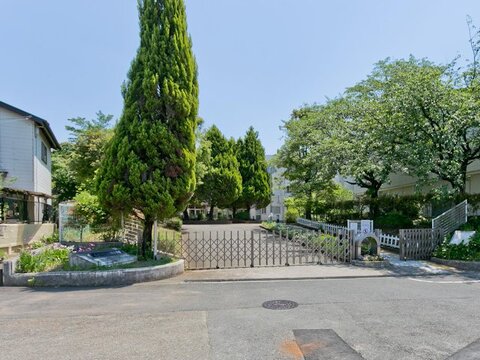多摩市立連光寺小学校　距離約1000m