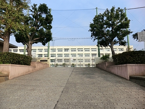 横浜市立川井小学校　距離約850m
