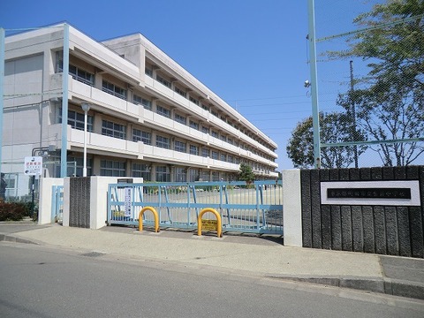 町田市立金井中学校　距離約1100m