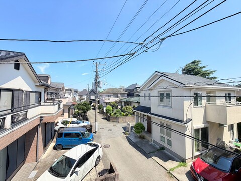 住宅街の街並みと周辺環境が見える眺望です