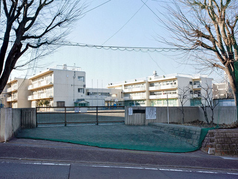 横浜市立みたけ台中学校　距離約650m