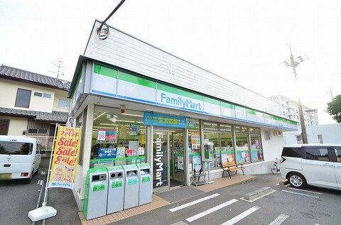 ファミリーマート　みなとや鶴川店　距離約850m