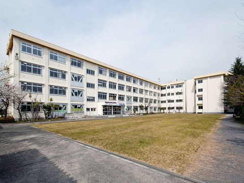 多摩市立東愛宕中学校まで約500m