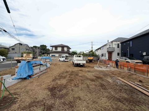 建築中の住宅地、整備された区画が見える