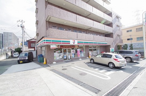 セブンイレブン　多摩関戸5丁目店まで約600m