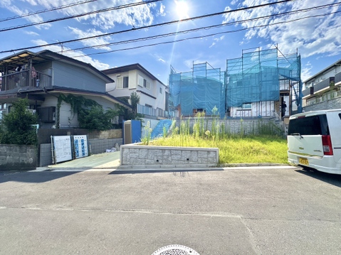 前面道路と敷地の様子